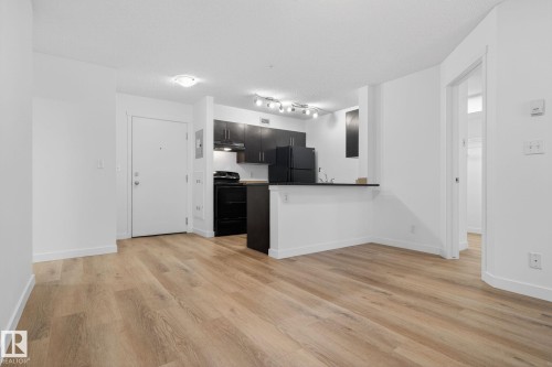 117 5804 Mullen Place, Edmonton, AB - Indoor Photo Showing Kitchen