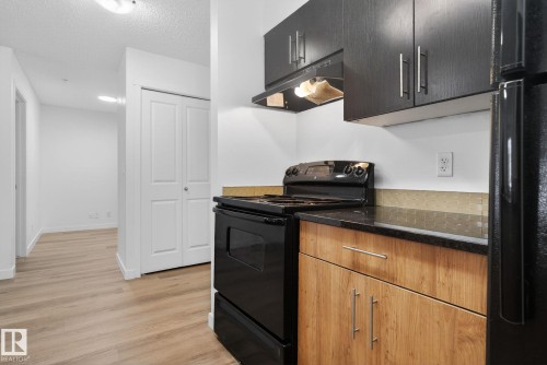 117 5804 Mullen Place, Edmonton, AB - Indoor Photo Showing Kitchen