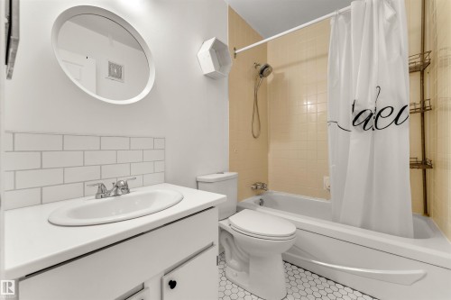 1620 48 Street, Edmonton, AB - Indoor Photo Showing Bathroom
