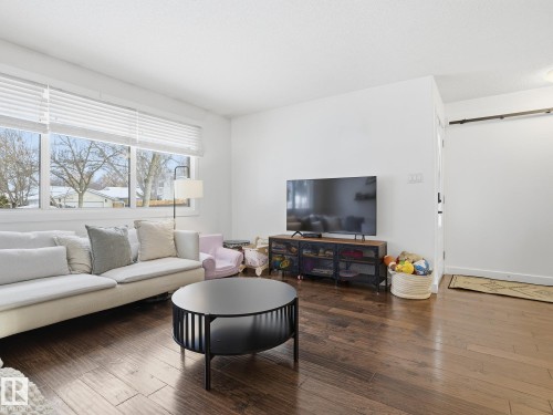 11 Leddy Avenue, St. Albert, AB - Indoor Photo Showing Living Room