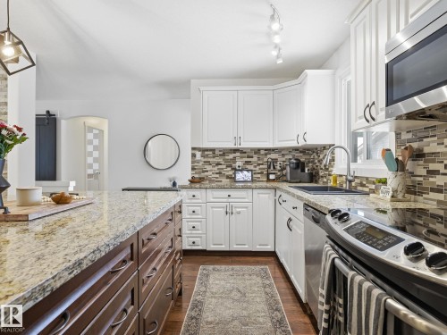 11 Leddy Avenue, St. Albert, AB - Indoor Photo Showing Kitchen With Upgraded Kitchen