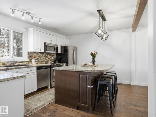11 Leddy Avenue, St. Albert, AB - Indoor Photo Showing Kitchen With Double Sink With Upgraded Kitchen