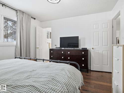 11 Leddy Avenue, St. Albert, AB - Indoor Photo Showing Bedroom