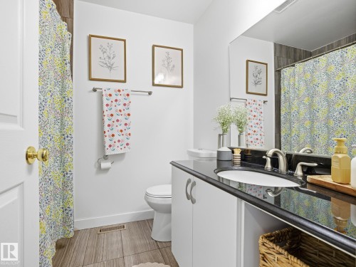 11 Leddy Avenue, St. Albert, AB - Indoor Photo Showing Bathroom