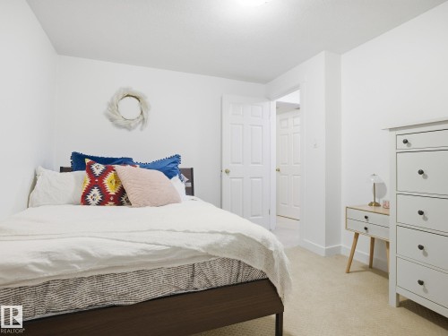 11 Leddy Avenue, St. Albert, AB - Indoor Photo Showing Bedroom