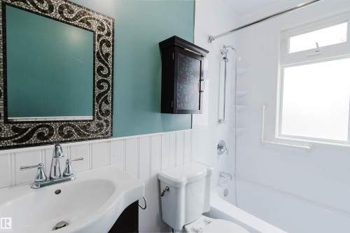 12026 104 Street, Edmonton, AB - Indoor Photo Showing Bathroom