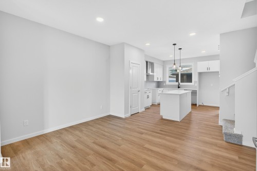 702 Southfork Drive, Leduc, AB - Indoor Photo Showing Kitchen