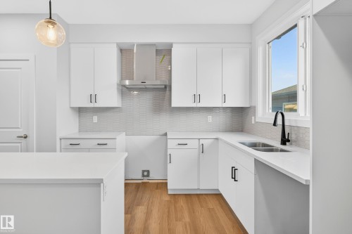 702 Southfork Drive, Leduc, AB - Indoor Photo Showing Kitchen With Double Sink