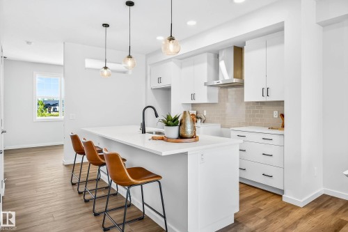 724 Southfork Drive, Leduc, AB - Indoor Photo Showing Kitchen With Upgraded Kitchen