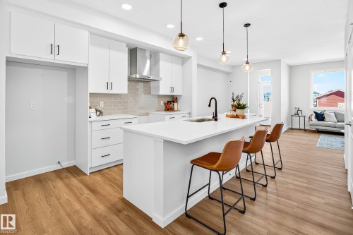 724 Southfork Drive, Leduc, AB - Indoor Photo Showing Kitchen With Upgraded Kitchen