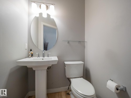 4211 Charles Close, Edmonton, AB - Indoor Photo Showing Bathroom