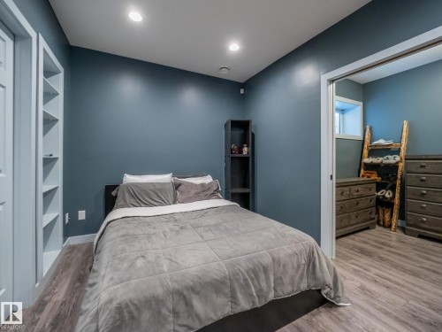 4211 Charles Close, Edmonton, AB - Indoor Photo Showing Bedroom