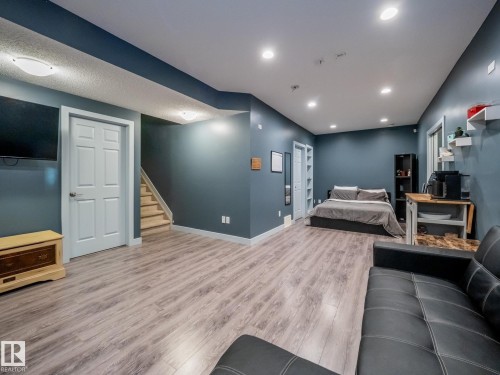 4211 Charles Close, Edmonton, AB - Indoor