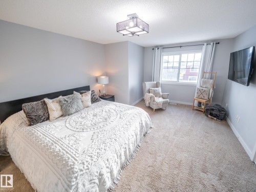 4211 Charles Close, Edmonton, AB - Indoor Photo Showing Bedroom