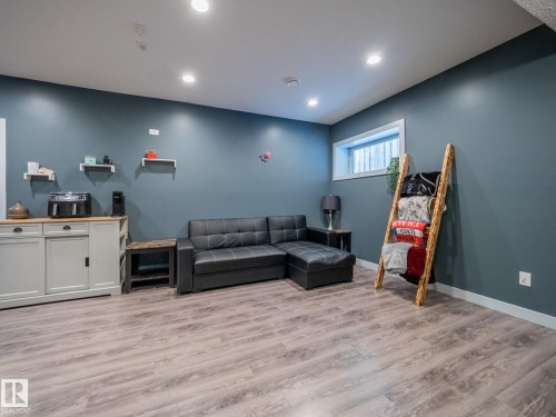 4211 Charles Close, Edmonton, AB - Indoor