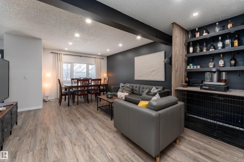 425 Kirkpatrick Crescent, Edmonton, AB - Indoor