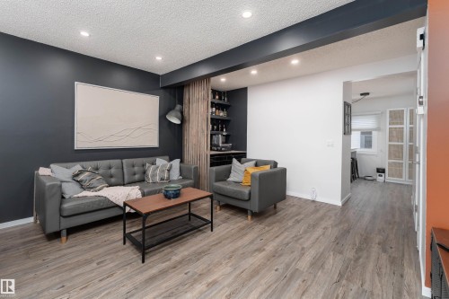 425 Kirkpatrick Crescent, Edmonton, AB - Indoor