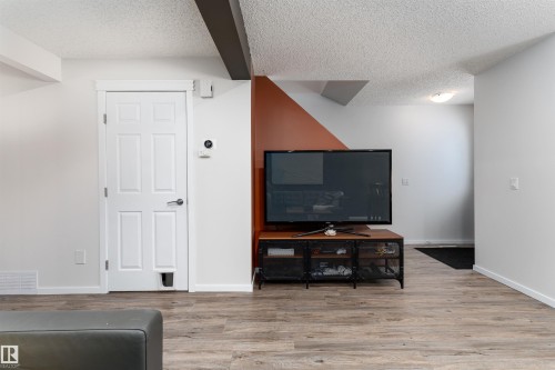 425 Kirkpatrick Crescent, Edmonton, AB - Indoor