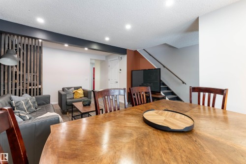 425 Kirkpatrick Crescent, Edmonton, AB - Indoor Photo Showing Dining Room