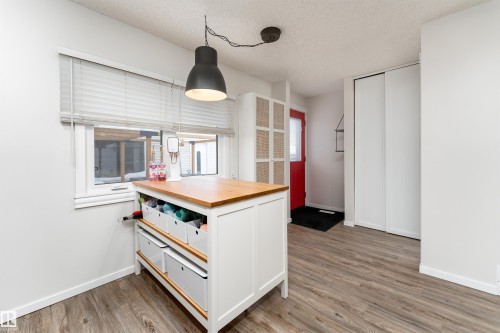 425 Kirkpatrick Crescent, Edmonton, AB - Indoor Photo Showing Other Room