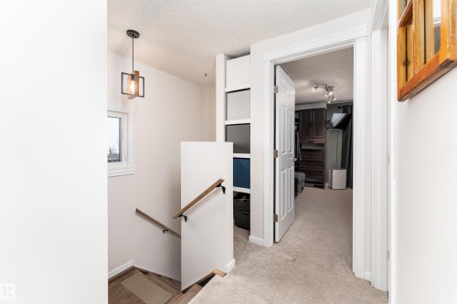 425 Kirkpatrick Crescent, Edmonton, AB - Indoor Photo Showing Other Room
