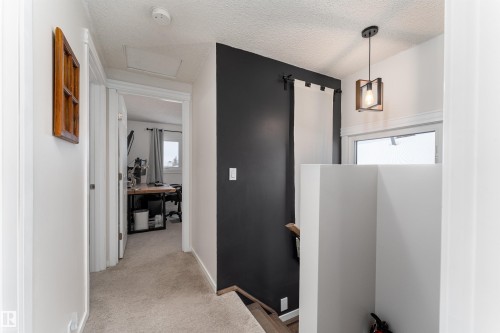 425 Kirkpatrick Crescent, Edmonton, AB - Indoor Photo Showing Other Room