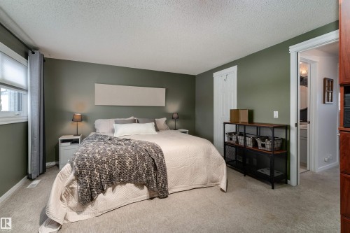 425 Kirkpatrick Crescent, Edmonton, AB - Indoor Photo Showing Bedroom