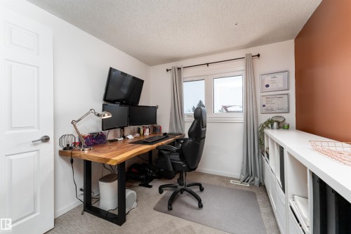 425 Kirkpatrick Crescent, Edmonton, AB - Indoor Photo Showing Office
