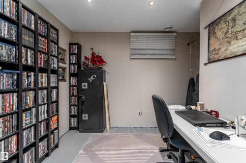 425 Kirkpatrick Crescent, Edmonton, AB - Indoor Photo Showing Office