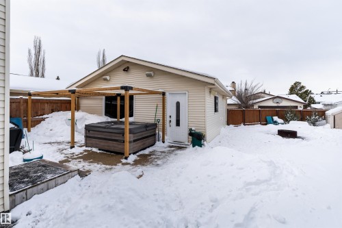 425 Kirkpatrick Crescent, Edmonton, AB - Outdoor