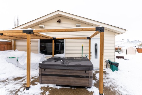 425 Kirkpatrick Crescent, Edmonton, AB - Outdoor With Exterior