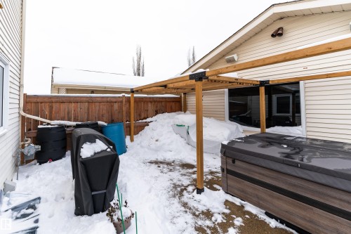 425 Kirkpatrick Crescent, Edmonton, AB - Outdoor With Exterior