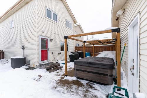 425 Kirkpatrick Crescent, Edmonton, AB - Outdoor With Exterior