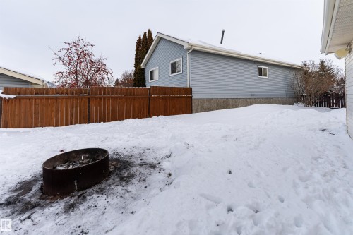 425 Kirkpatrick Crescent, Edmonton, AB - Outdoor With Exterior