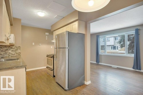 11 14215 82 Street, Edmonton, AB - Indoor Photo Showing Kitchen