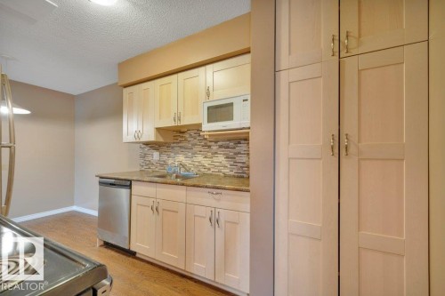 11 14215 82 Street, Edmonton, AB - Indoor Photo Showing Kitchen