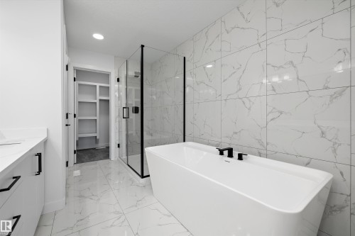 28 Chartres, St. Albert, AB - Indoor Photo Showing Bathroom