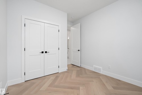 6890 Knox Loop Sw, Edmonton, AB - Indoor Photo Showing Other Room