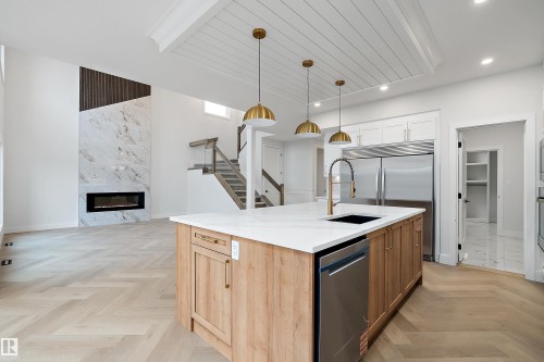 6890 Knox Loop Sw, Edmonton, AB - Indoor Photo Showing Kitchen With Upgraded Kitchen