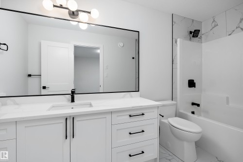 6890 Knox Loop Sw, Edmonton, AB - Indoor Photo Showing Bathroom