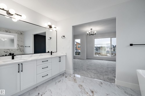 6890 Knox Loop Sw, Edmonton, AB - Indoor Photo Showing Bathroom