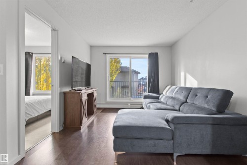 206 5521 7 Avenue, Edmonton, AB - Indoor Photo Showing Living Room