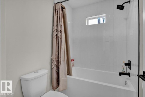 9327 181 Avenue, Edmonton, AB - Indoor Photo Showing Bathroom