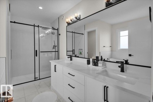 9327 181 Avenue, Edmonton, AB - Indoor Photo Showing Bathroom