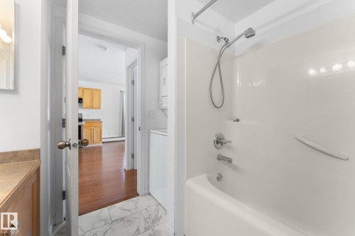 420 12550 140 Avenue, Edmonton, AB - Indoor Photo Showing Bathroom