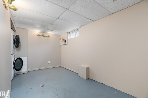 1782 Lakewood Road S, Edmonton, AB - Indoor Photo Showing Other Room