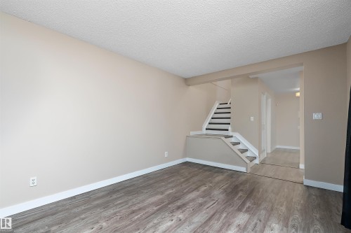 1782 Lakewood Road S, Edmonton, AB - Indoor Photo Showing Other Room