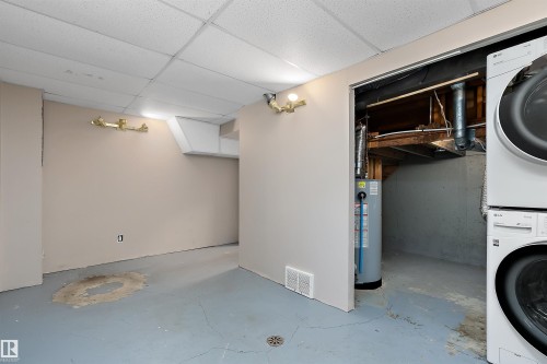 1782 Lakewood Road S, Edmonton, AB - Indoor Photo Showing Laundry Room