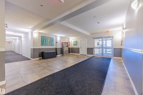 121 10523 123 Street, Edmonton, AB - Indoor Photo Showing Other Room