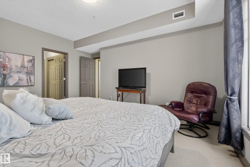102 9803 96A Street, Edmonton, AB - Indoor Photo Showing Bedroom